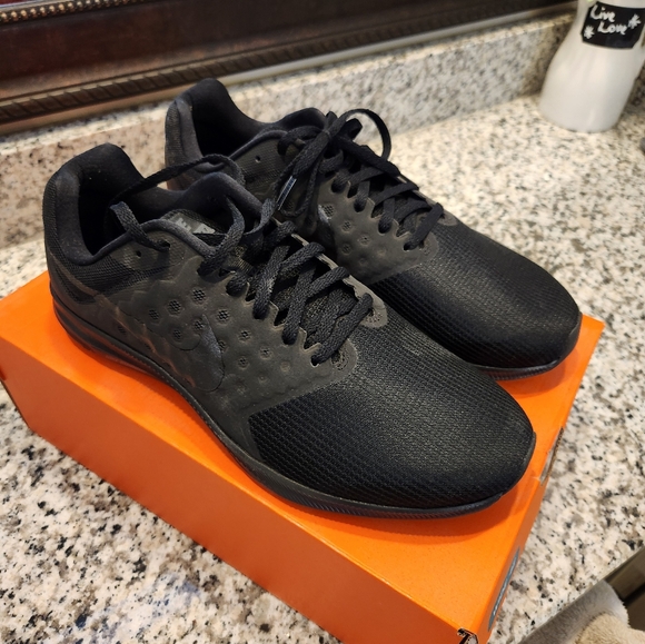 Brand new Nike Downshifter - Picture 2 of 2